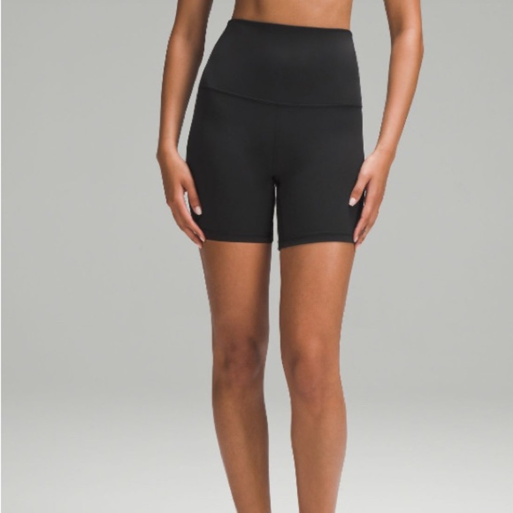 Lululemon SHR 6” bike short